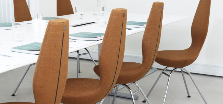 eetkamerstoelen varier date stoelen in veel kleuren woonwinkels Lineo Moderne Interieurs regio eindhoven